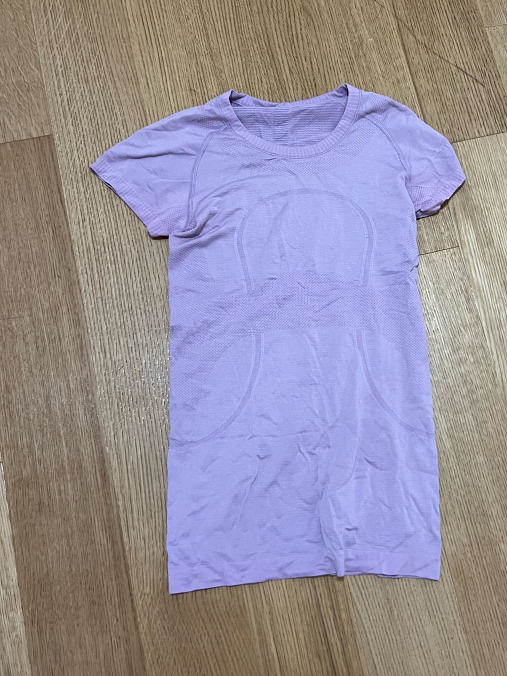 lululemon athletica Lilac Short Sleeve Seamless Tee